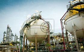 夜晚作业 两个球储气库石化厂的天然气管道储运分析